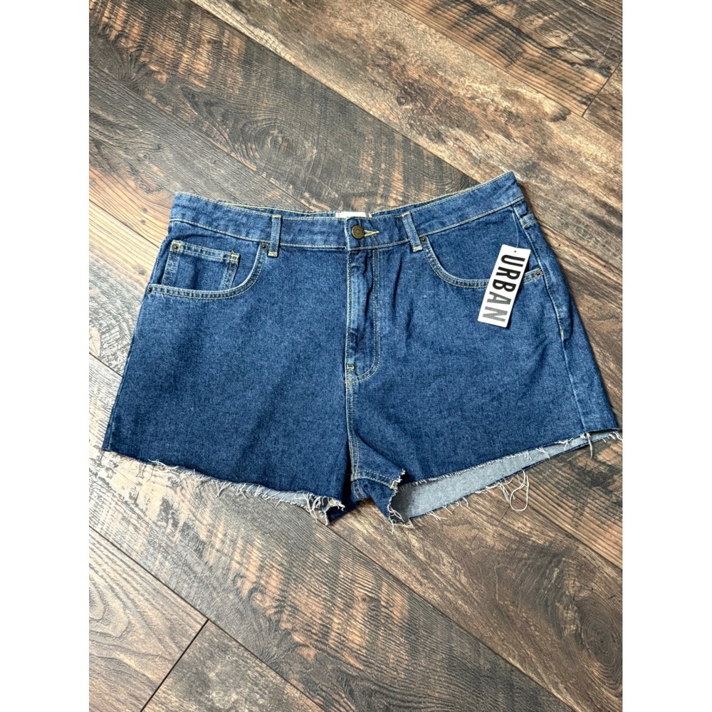 BDG Urban Outfitters Denim Shorts Medium Wash Raw Hem High Rise Women Size 32